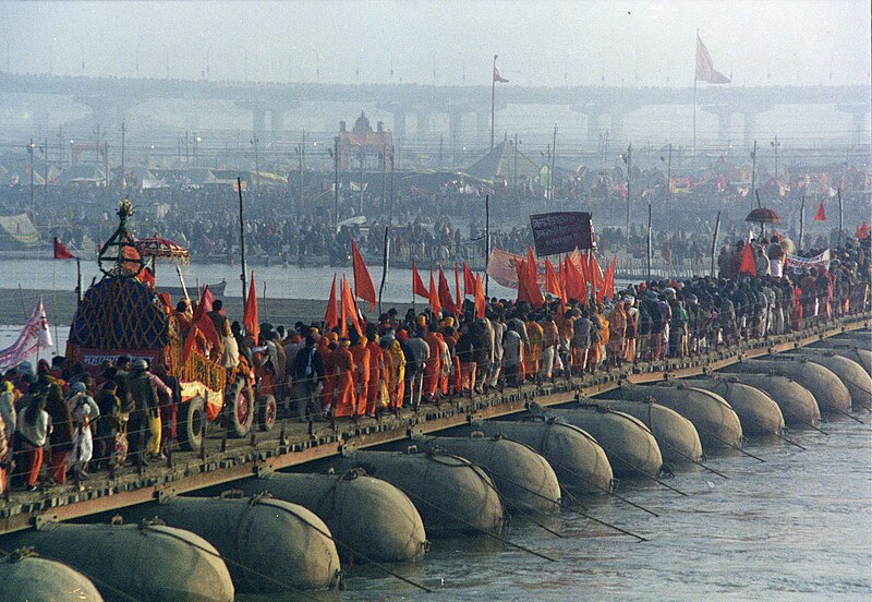 File:Kumbh Mela2001.JPG