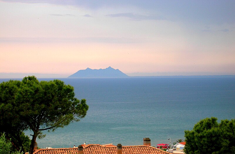 File:Monte Circeo panorama da Sperlonga.JPG