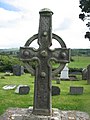 Cruz maior de pedra high cross de tipo celta (Ahenny High Cross), nun cemiterio inglés, data o ano 700 ou 800.