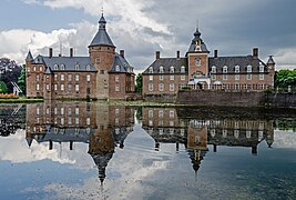 Burg-Anholt-Westfassade-2012.jpg