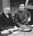 Annie van Ommeren-Averink rechts, op 9 januari 1964 geboren op 28 mei 1913