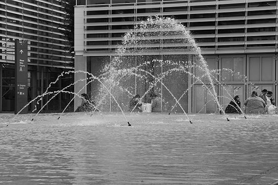 Brunnen im Außenbereich der Messe Wien/Vienna, Österreich/Austria