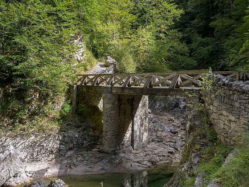 File:Cañón de Añisclo - Puente 01.jpg