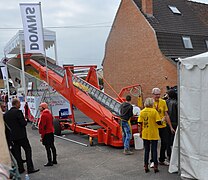 Le cornet se remplit après la cuisson des frites.