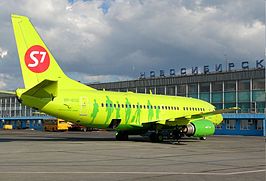 Boeing 737-500 van S7 Airlines op luchthaven Tolmatsjovo