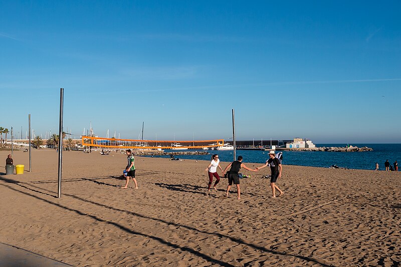 File:Beach, Barcelona (P1170715).jpg