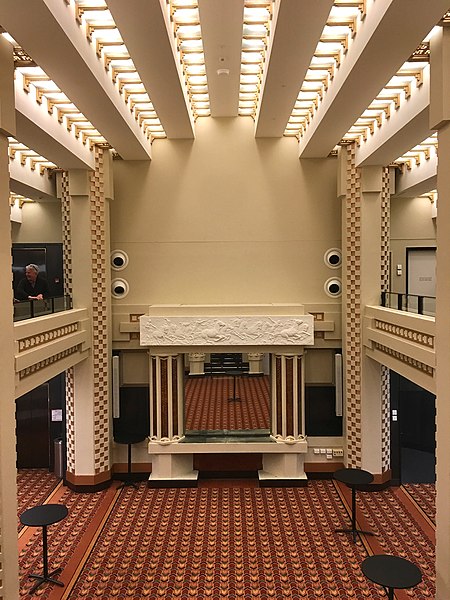 File:Capitol Theatre Melbourne balcony lounge.jpg