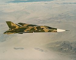 מטוס F-111 בצבעי הסוואה