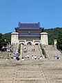 The main hall of Sun Yat-sen Mausoleum 中山陵祭堂 by Jiong Sheng, CC-by-sa-2.0