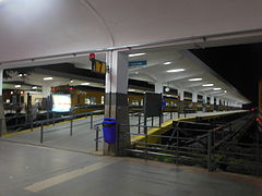 Andenes estación Lacroze.JPG