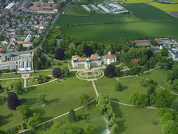 Le château et son parc.