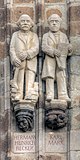 Hermann Heinrich Becker und Karl Marx (rechts), Statuen von Helmut Moos am Kölner Ratsturm (2010)