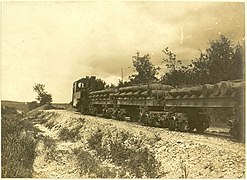 Train militaire sur voie étroite transportant des obus, le 24 juin 1916.