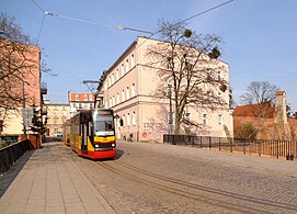 Gleiskörper in der ulica Klasztorna mit Gleisverschlingung nach der Modernisierung, 2017