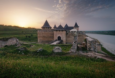 Khotyn Fortress, Khotyn Photograph: Sergey Ryzhkov Licensing: CC-BY-SA-4.0