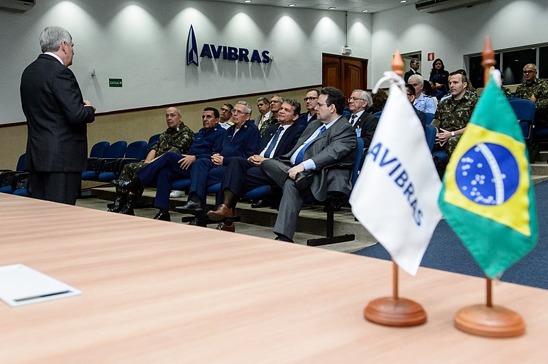 File:Ministro da defesa Visita Fábrica da AVIBRAS (30956479638).jpg