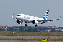 Airbus A320neo landing 01.jpg