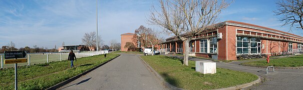 Cercle, salles de réunion, cité et restaurant des étudiants