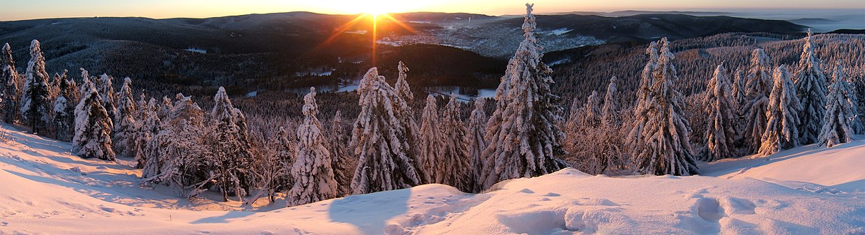 Izlazak sunca na planini Rupberg u blizini Cela-Melisa (Tirinška šuma, Njemačka)