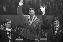 Fotografi av mann som mottar medalje