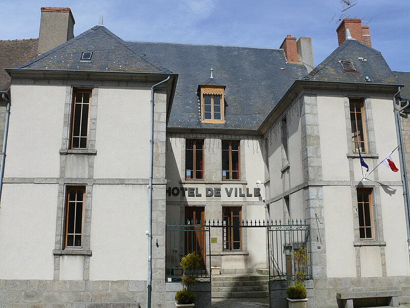 File:Chénérailles - Hôtel de ville.JPG