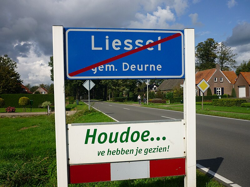 File:Plaatsnaambord Liessel (1).jpg