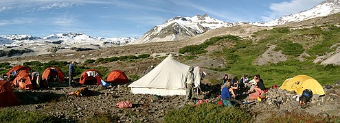 Actividad de camping en la zona cordillerana de San Clemente.