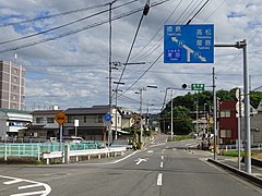 終点の塩屋交差点で国道11号と合流する