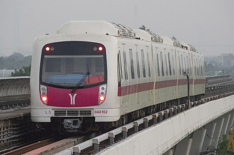 File:04x101-102 leaving Haibang.jpg