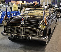 Simca Présidentielle au salon Rétromobile 2011[3].