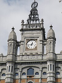 Tour à horloge de la travée centrale