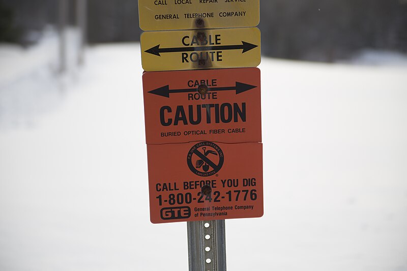 File:GTE Caution Cable Route sign - Venango PA.jpg