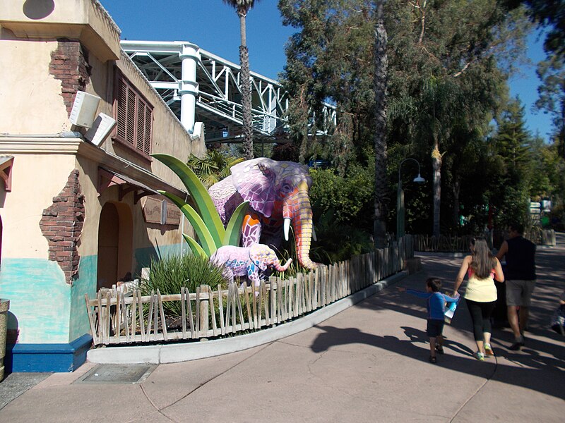 File:People walking at Six Flags in Vallejo.jpg