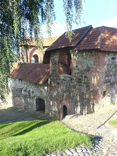 File:Aukstutine pilis.Upper Castle.Vilnius 4.jpg