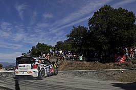 Mikkelsen reed een gedegen rally en verschalkte teamgenoot Latvala om de laatste podiumplek