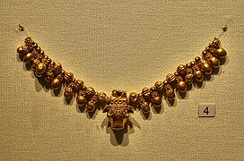 Collar de oro del siglo V a. C. Museo Arqueológico Nacional de Atenas.