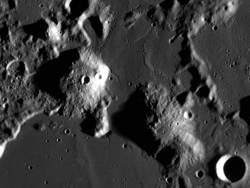 Mons Gruithuisen Gamma och Mons Gruithuisen Delta