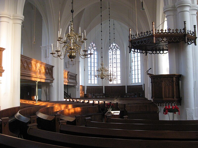 File:Schüttorf - ev.ref. Kirche - Innenansicht.jpg