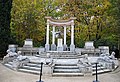 Neoklassieke exedra in het Parque de El Capricho, Plaza de los Emperadores, Madrid.