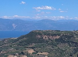 The plateau and the village of Arravonitsa as seen from Myrovrysi.