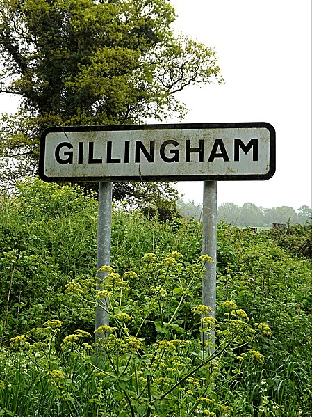 File:Gillingham Village Name sign on Yarmouth Road - geograph.org.uk - 3959542.jpg