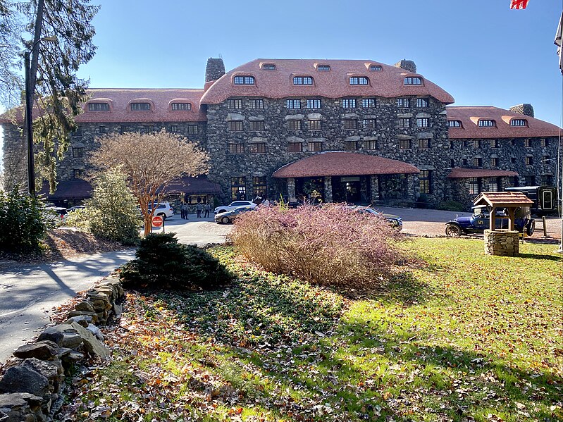 File:Grove Park Inn, Grove Park-Sunset, Asheville, NC - 51853265088.jpg