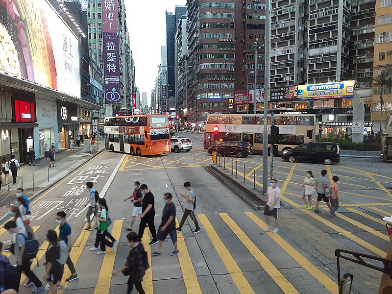 File:HK Kln bus 905 tour view Yau Tsim Mong 太子 Prince Edward 彌敦道 Nayhan Road night June 2020 SS2 01 16.jpg