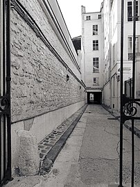 View of the passage towards the street, original gate of the Leprince estate, in Louis XVI style