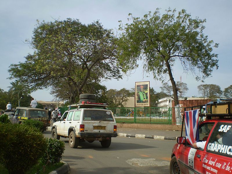 File:Parade in Banjul (2219931546).jpg