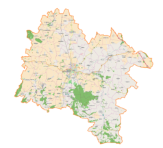 Mapa konturowa powiatu strzelińskiego, po lewej znajduje się punkt z opisem „Dwór w Białobrzeziu”