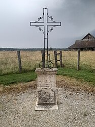 Calvaire situé près de la mairie