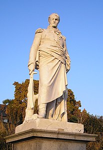 Monument au général Valhubert à Avranches.