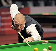 Steve Davis playing snooker.