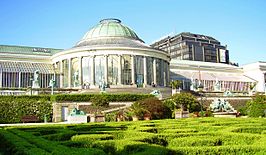 Zicht op de Botanique vanuit de tuinen